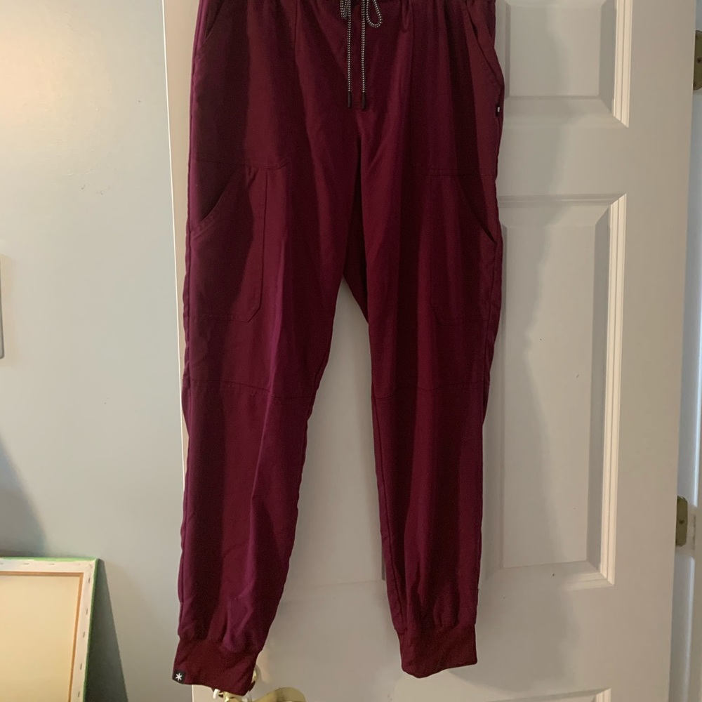 Beyond Scrubs women’s joggers and pocket scrub top